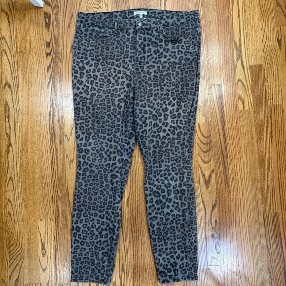 Good American Gray Leopard Pants - Picture 4 of 14